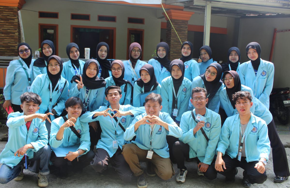 Edukasi Manajemen Keuangan Sederhana, Kelompok KPPM STIE WIKARA Desa Pawenang Sosialiasasi Kepada Pelaku UMKM