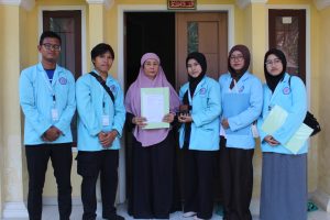 Mahasiswa KPPM STIE WIKARA Desa Pawenang memberikan edukasi keuangan UMKM