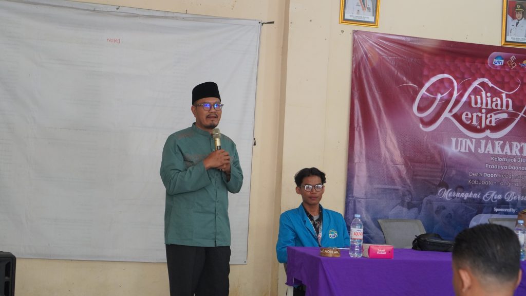 Sambutan oleh Dosen Pembimbing Lapangan (DPL) Irhamsyah Putra di kantor Desa Daon, Kecamatan Rajeg, Kabupaten Tangerang pada Selasa, 28 Juli 2026.