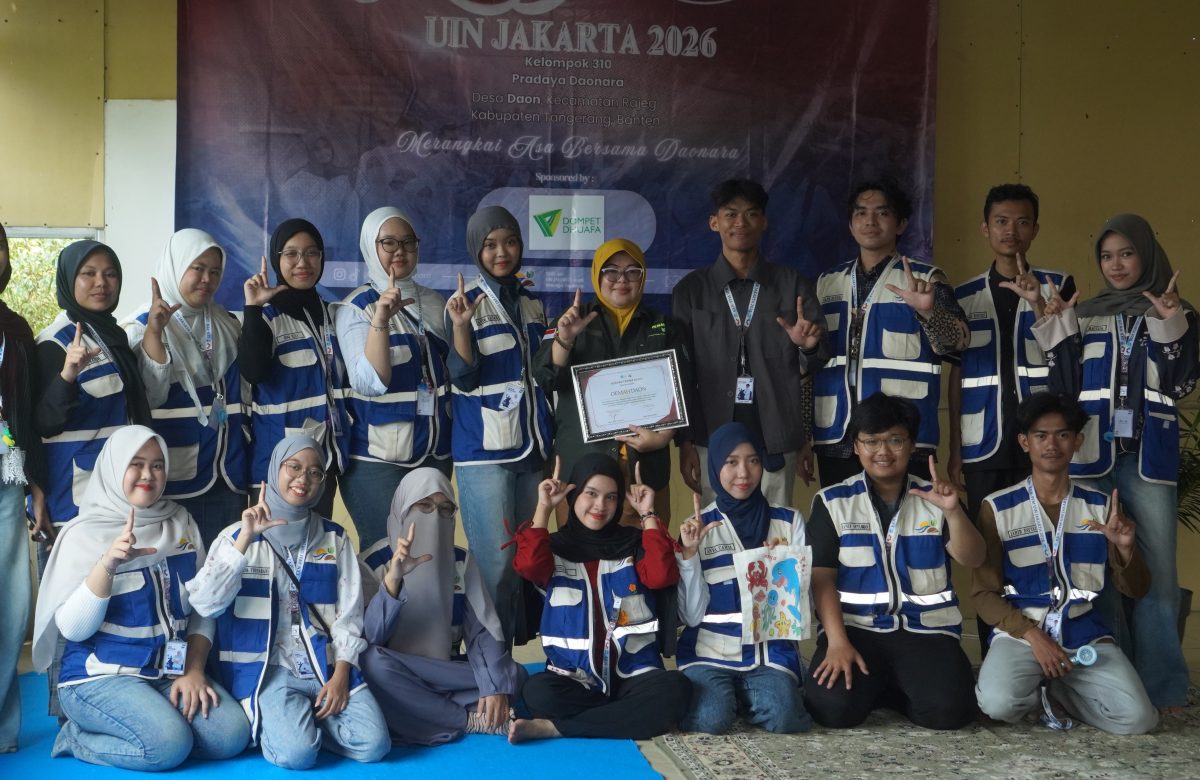 KKN 310 UIN Jakarta Ajak Anak Desa Daon Belajar dan Melukis